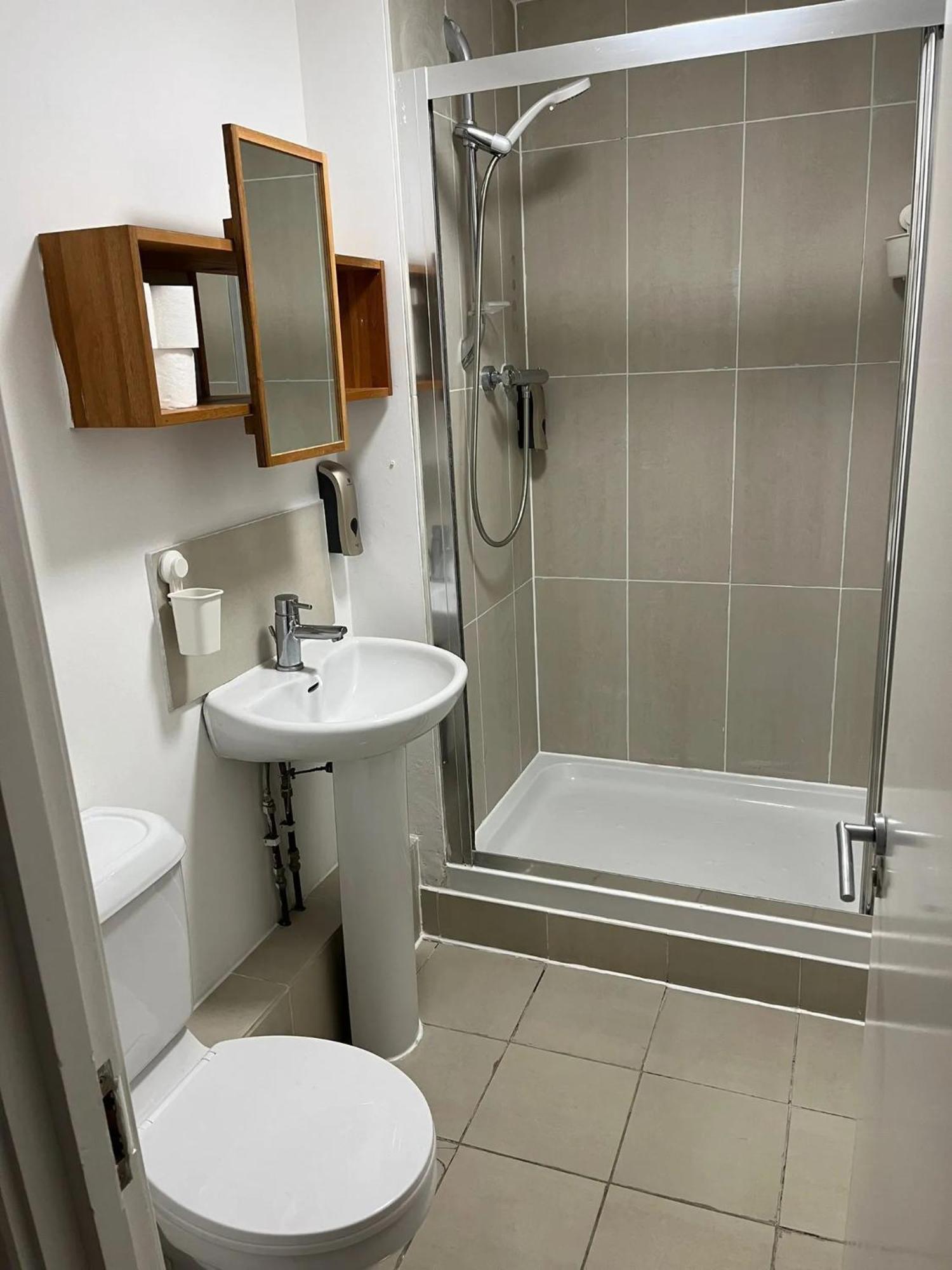 Westciti Chatsworth Road Apartment